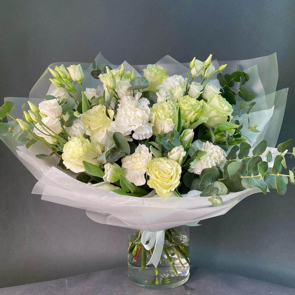 Букет роз, диантуса и эвкалипта «Monte Carlo XL»