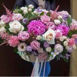 Корзина с пионами