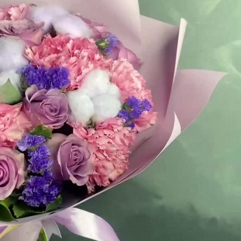 «Лавандовое созвездие» Букет из розы, гвоздики, статица и хлопка