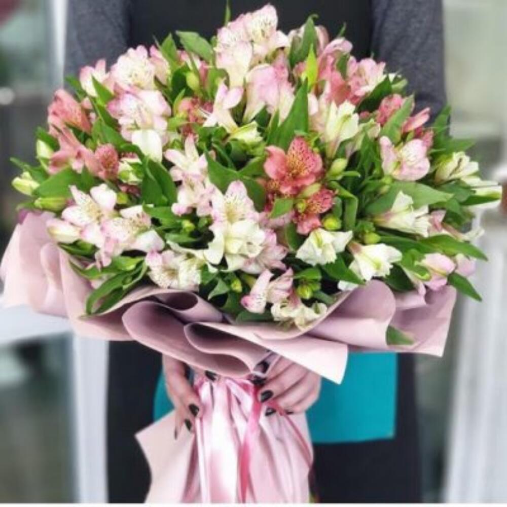 Букет из альстромерии