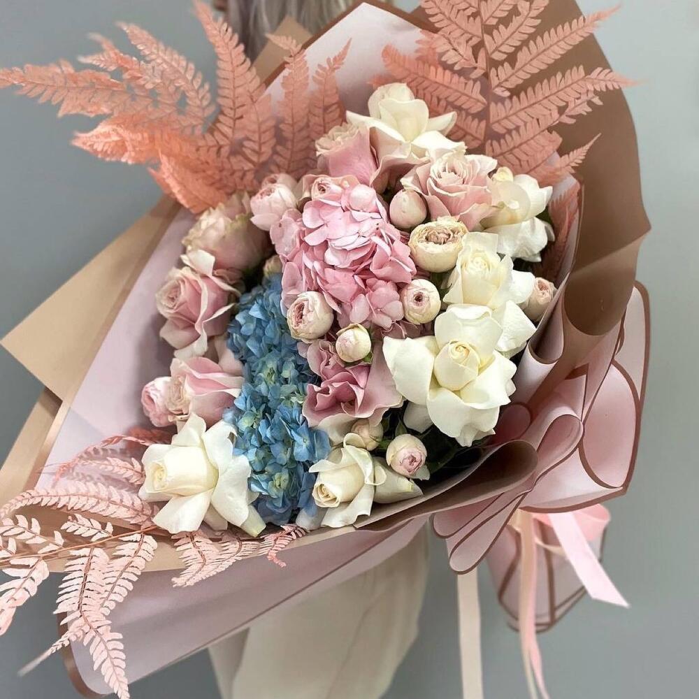 Авторский шикарный букет с пионовидными розами