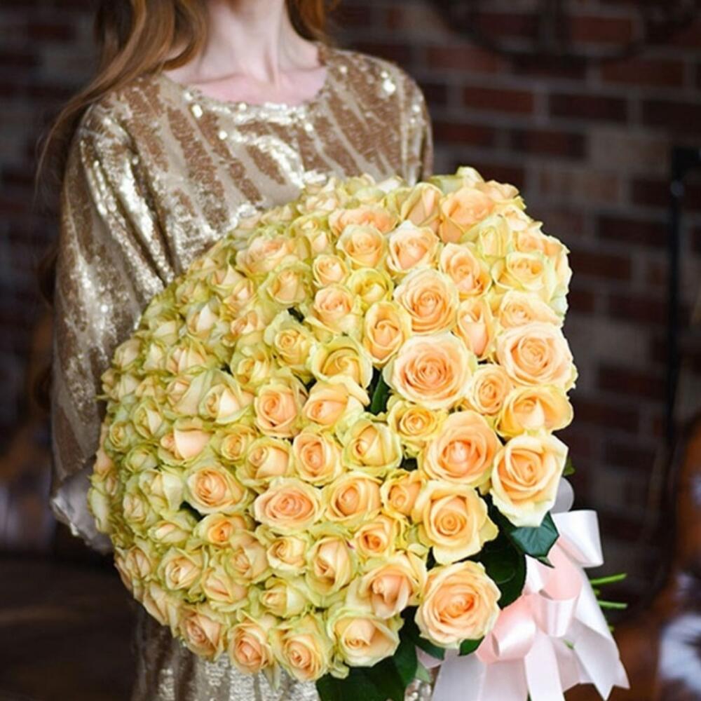 Монобукет из кремовых роз 101