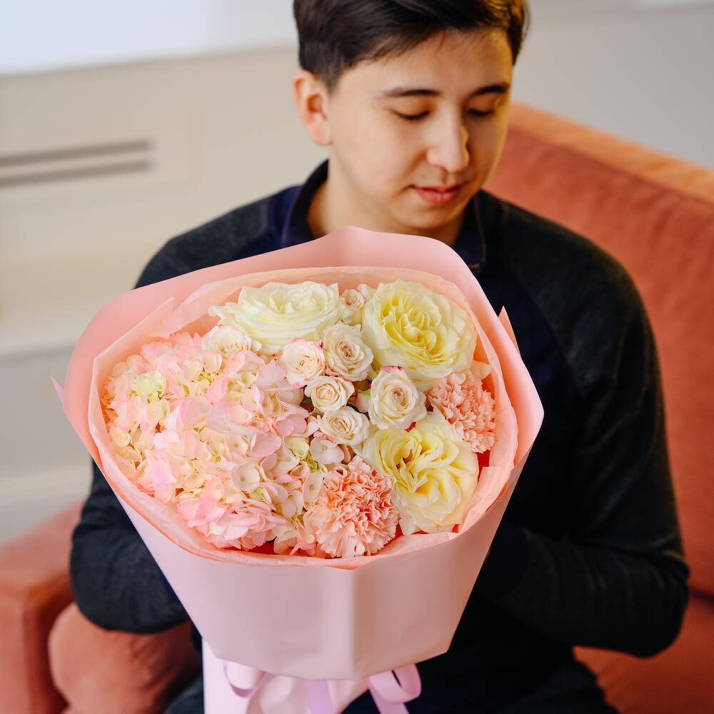 Букет Нежный с гортензией М